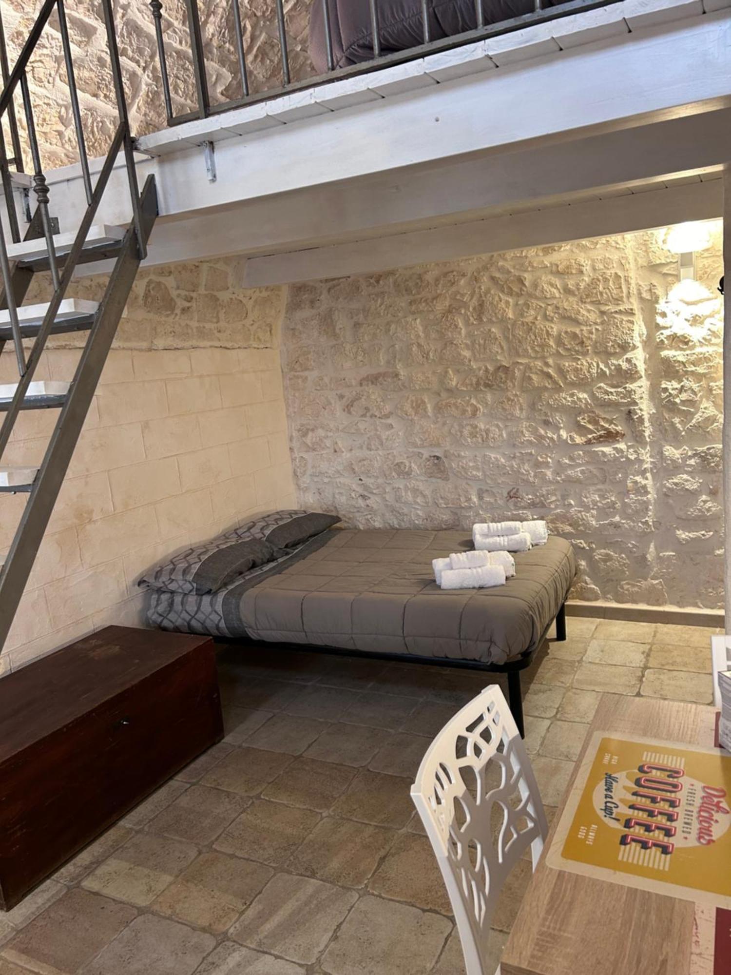 La 13 Guest House 奥斯图尼 外观 照片